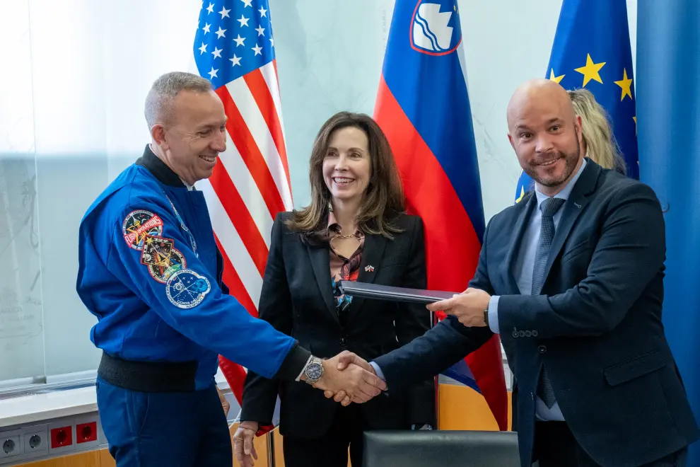 NASA astronaut Randolph Bresnik, US Ambassador Jamie L. Harpootlian, and Matevž Frangež, a state secretary at the Slovenian Economy Ministry. Photo: Tamino Petelinšek/STA